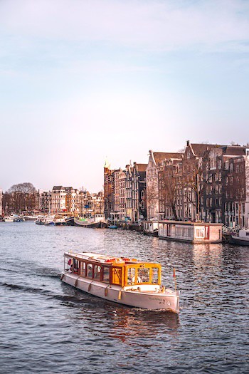 Amsterdam: Klassische Kanalfahrt mit Käse und Wein